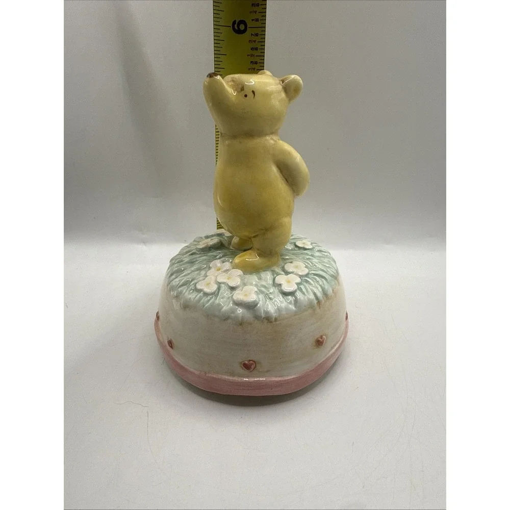 Disney Charpente Winnie the Pooh with Flowers Rotating Music Box Works